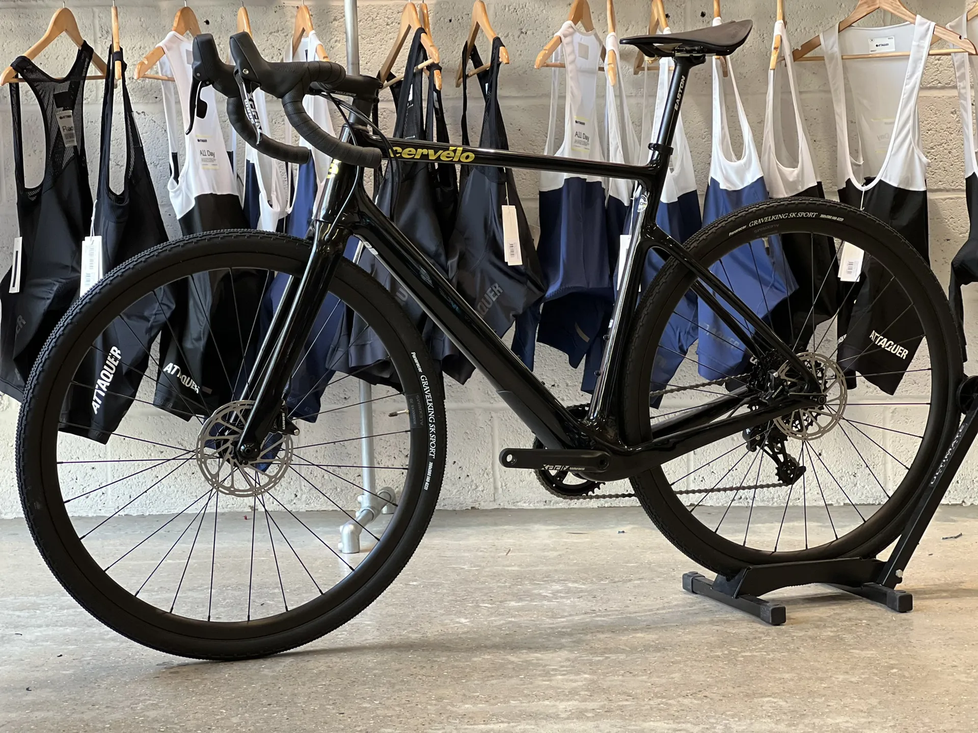 CERVELO Aspero Apex 1 in Black Gold