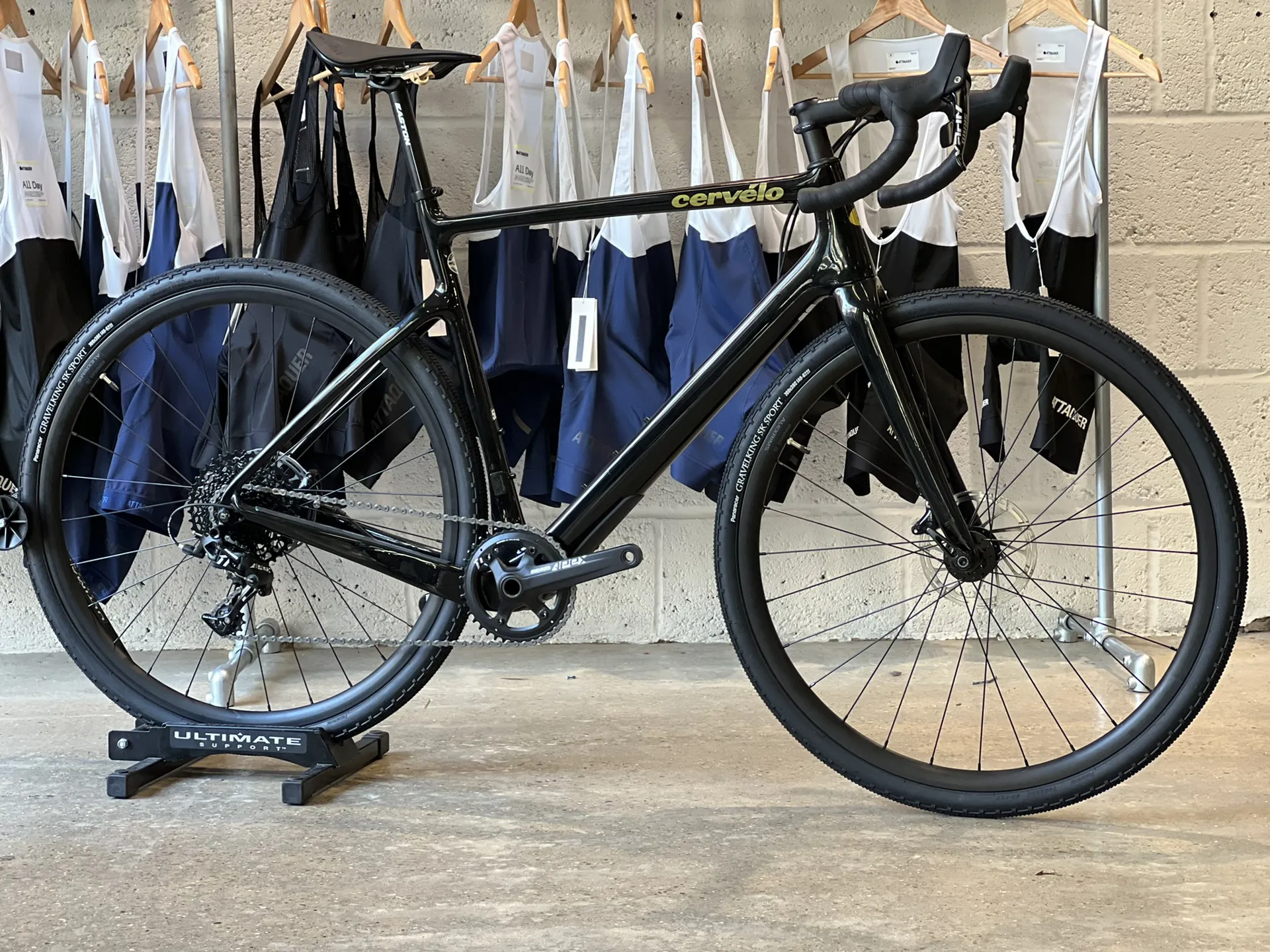 CERVELO Aspero Apex 1 in Black Gold